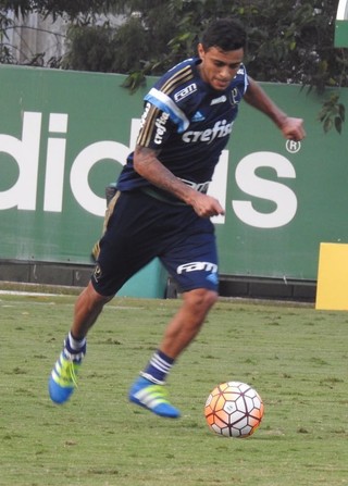 Cleiton Xavier tenta voltar em momento decisivo para o Palmeiras