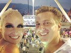 'Selfucaí': famosos postam fotos direto do sambódromo do Rio