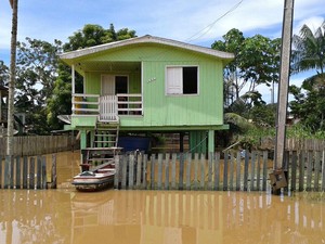 Cidade de Boca do Acre é uma das mais afetadas pelas inundações (Foto: Defesa Civl/Divulgação)