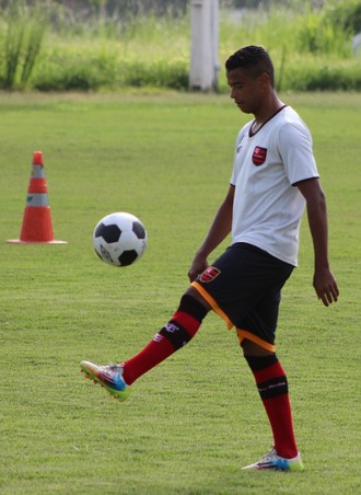 Marcelo Macedo, atacante Flamengo-PI (Foto: Abdias Bideh/GloboEsporte.com)