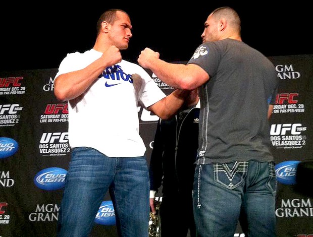 Junior Cigano e Cain Velazquez UFC Las Vegas (Foto: Reprodução / Twitter)