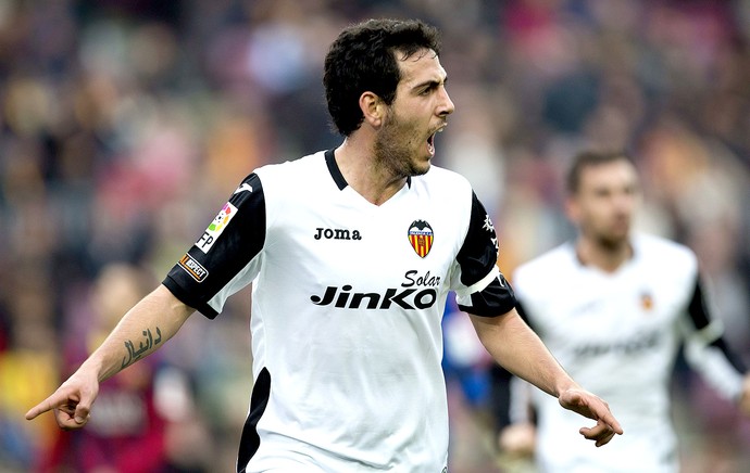 Daniel Parejo comemora gol do Valencia contra o Barcelona (Foto: EFE)