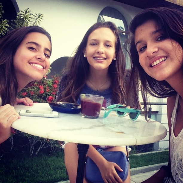 Ana Morais se diverte com as amigas Maria Laura Cruz e Giulia Costa (Foto: Reprodução / Instagram)
