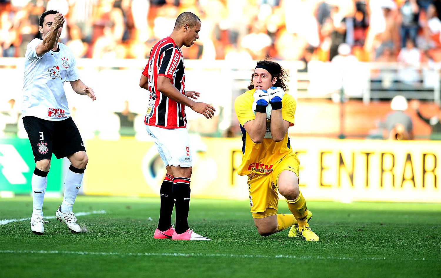 Corinthians analisa possível contratação de Luis Fabiano