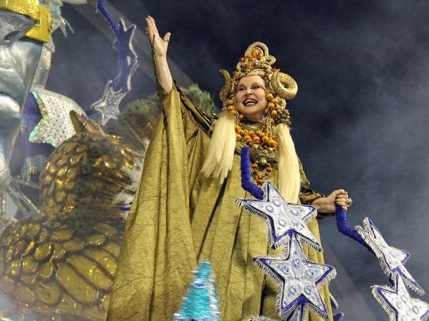 Elke Maravilha foi homenageada pela Estrela do Terceiro Milênio (Foto: Paulo Toledo Piza/G1)
