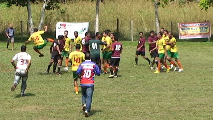 Pancadaria na semifinal do Campeonato Ayrton de futebol amador (Foto: Reprodução) Pancadaria na semifinal do Campeonato Ayrton de futebol amador (Foto: Reprodução)