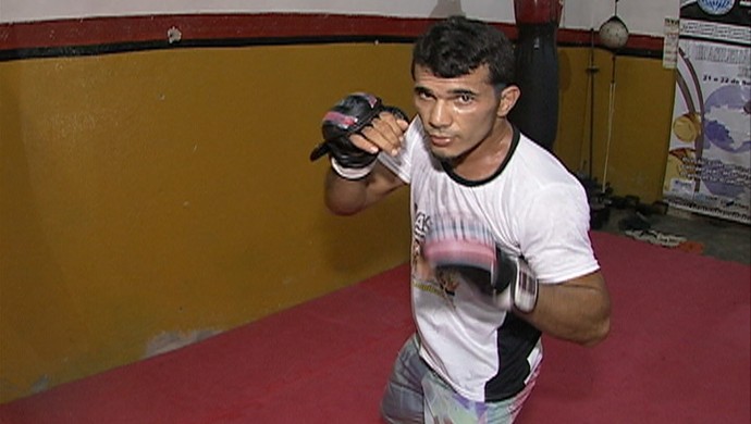 Costureiro do MMA Murilo Chacal (Foto: Reprodução / TV Asa Branca)
