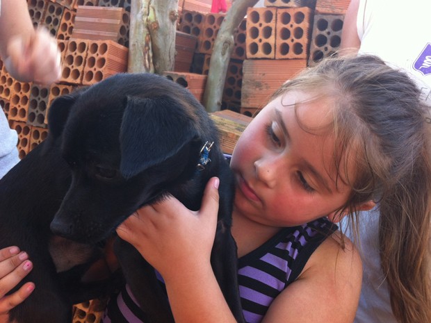 Menina de 5 anos foi salva por cachorro (Foto: Giulia Perachi/RBS TV)