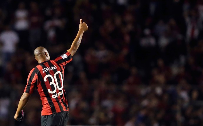 Adriano, Atlético-PR x The Strongest (Foto: Reuters)