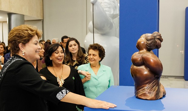Dilma Rousseff durante abertura da exposição "Mulheres do Brasil", da artista plástica Eliana Kertész (Foto: Roberto Stuckert Filho/PR)