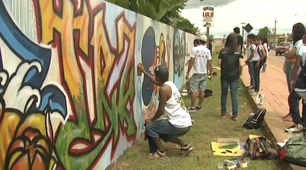 Obras que resgatam a cultura acreana foram demonstradas pelos artistas (Foto: Amazônia TV)