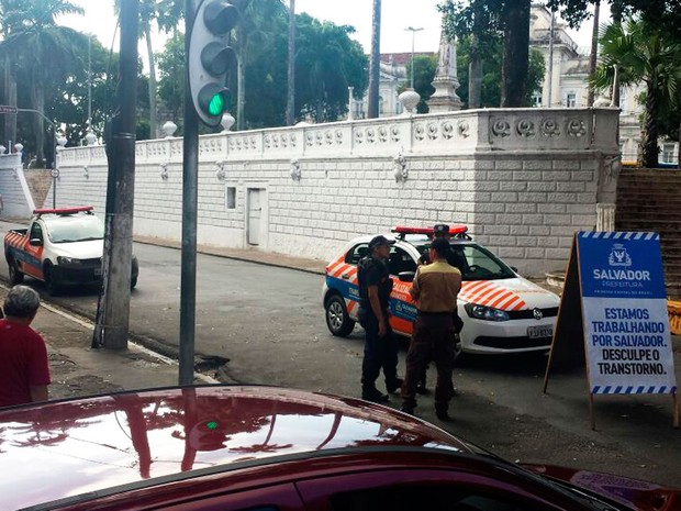 Viaduto estava em obras emergenciais feitas pela prefeitura (Foto: Raphael Carneiro/G1)