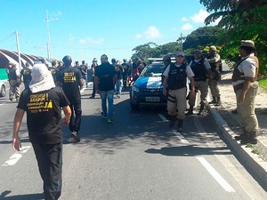 Agentes penitenciários fazem manifestação na Av. Paralela, em Salvador, Bahia (Foto: Reivon Pimentel/ Arquivo Pessoal)