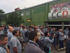 Motoristas de ônibus recebem salário e voltam ao trabalho em Curitiba
