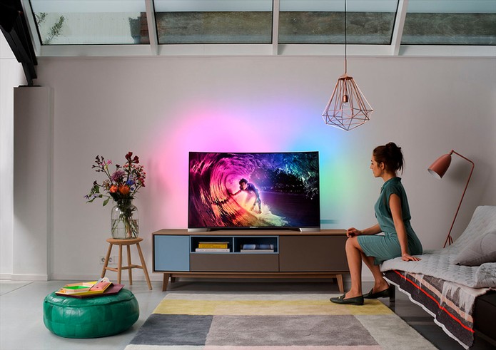 TV 4K com tela curva e ambilight, da Philips (Foto: Divulgação/Philips)