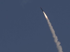 O sistema antimísseis Arrow 3 é visto durante teste nesta quinta-feira (10) em Israel (Foto: Amir Cohen/Reuters) O sistema antimísseis Arrow 3 é visto durante teste nesta quinta-feira (10) em Israel (Foto: Amir Cohen/Reuters)