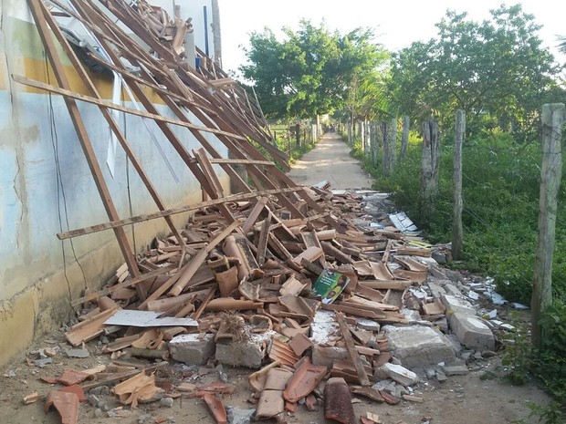 Desabamento em escola não deixou feridos (Foto: Ronildo Brito/Teixeira News) Desabamento em escola não deixou feridos (Foto: Ronildo Brito/Teixeira News)