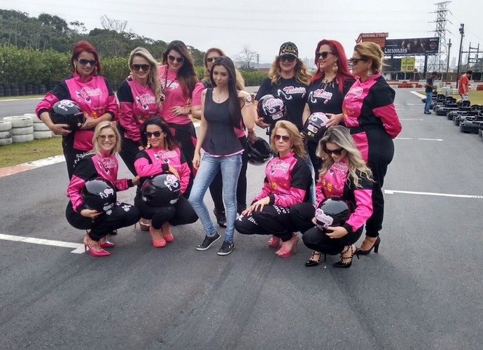 Mulheres participam de corridade de kart em SC (Foto: RBS TV/Divulgação)