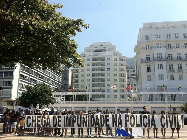Manifestantes pedem por fim de impunidade à Polícia Civil (Foto: Isabela Marinho / G1)