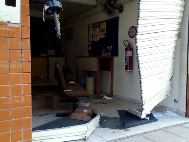 Agência dos Correios em Galante foi explodida durante a madrugada desta terça-feira (28) (Foto: Felipe Valentim/TV Paraíba)