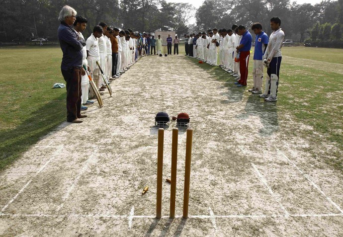 Um minuto de silêncio pela morte de Phillip Hughes - críquete Índia (Foto: Reuters)