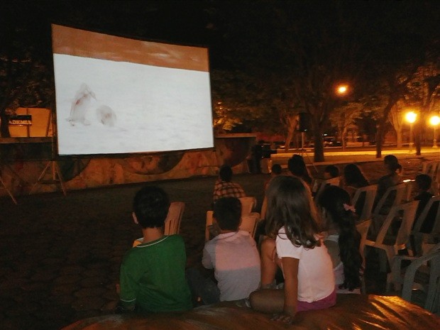 Projeto levou cinema gratuito a público de Vilhena (Foto: Flávio Godoi/G1)