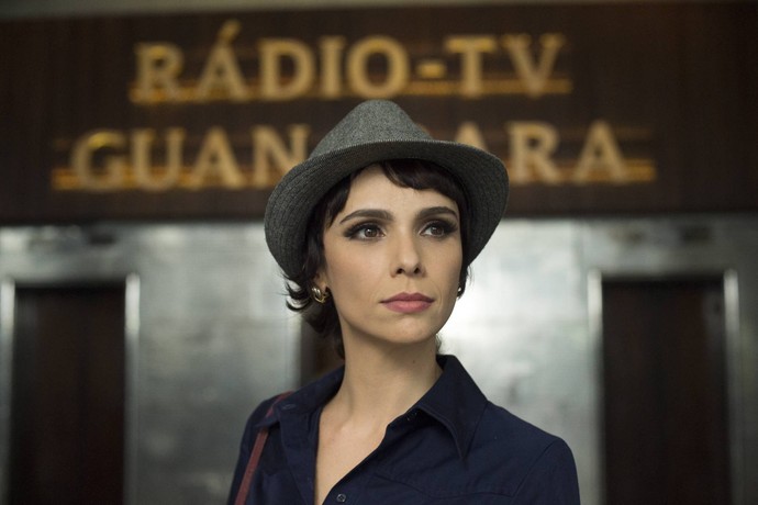 Verônica Maia (Débora Falabella) vira a estrela da TV Guanabara (Foto: Globo/Estevam Avellar)