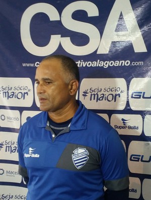 Oliveira Canindé, técnico do CSA (Foto: Augusto Oliveira / GloboEsporte.com) Oliveira Canindé, técnico do CSA (Foto: Augusto Oliveira / GloboEsporte.com)
