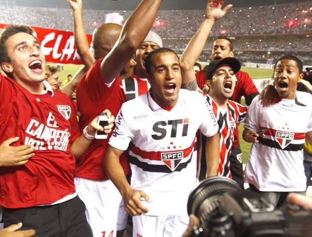 Lucas, São Paulo e Tigres (Foto: Gustavo Tilio / Globoesporte.com)