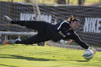 Cássio crê em pressão sobre Ceni e nega sorte em pênaltis: 