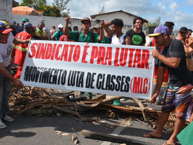 Manifestantes pediam valorização da categoria e pagamento de salários (Foto: Walter Paparazzo/G1)