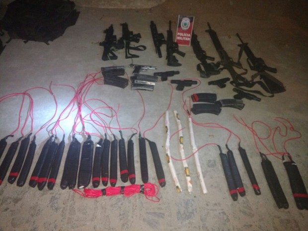 Explosivos que seriam usados em ações contra bancos também foram apreendidas (Foto: Capitã Luciana Firme/Polícia Militar)