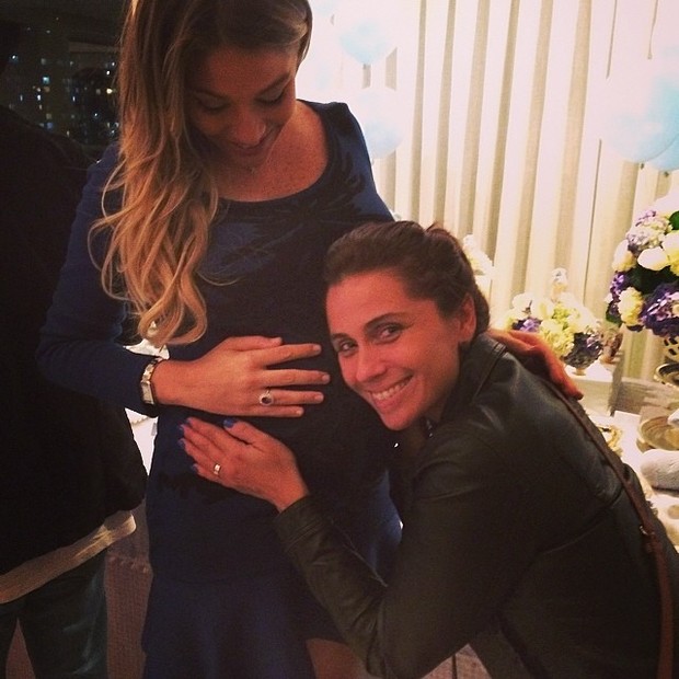 Luma Costa recebe o carinho de Giovanna Antonelli (Foto: Instagram/ Reprodução)