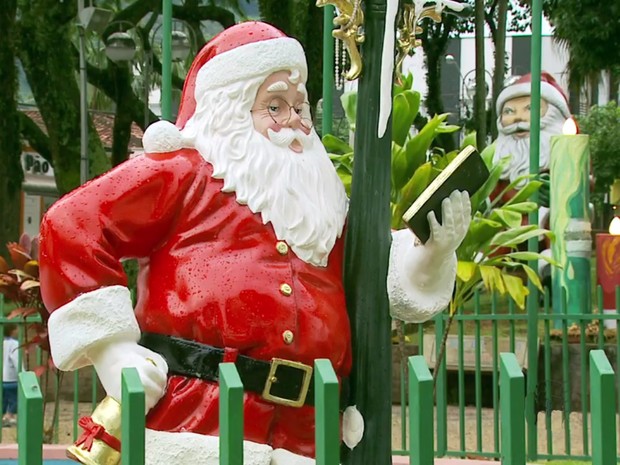 Enfeites de Natal foram feitos com material reciclado em Andradas, MG (Foto: Reprodução EPTV)