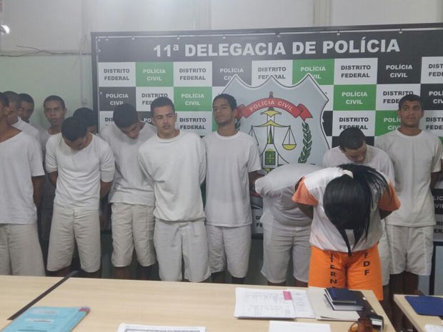 Ex-miss penitenciária e suspeitos de roubos presos durante operação no Distrito Federal (Foto: Isabella Calzolari/G1)