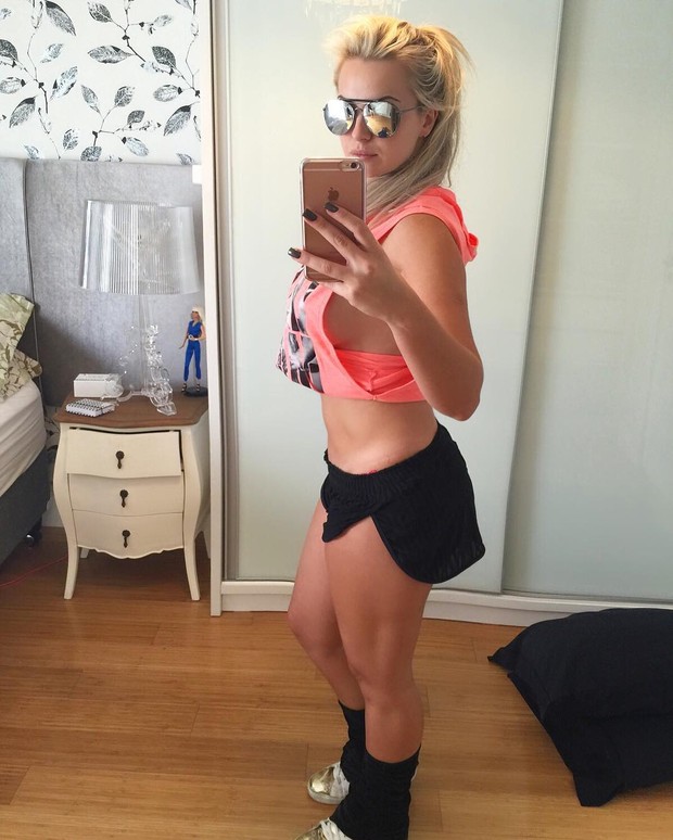 Veridiana Freitas posa de roupa fitness (Foto: Reprodução / Instagram)