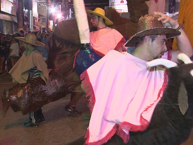 Grupo de Tatuí agitou carnaval de rua em Boituva (Foto: Reprodução/TV TEM) Grupo de Tatuí agitou carnaval de rua em Boituva (Foto: Reprodução/TV TEM)