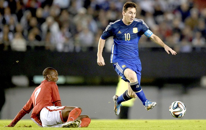 Messi jogo amistoso Argentina x Trinidad e Tobago (Foto: AFP)