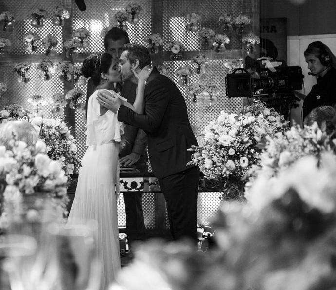 Vanessa Giácomo e Cauã Reymond gravam casamento de Tóia e Juliano (Foto: Inácio Moraes/ Gshow)