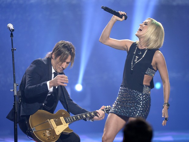 Keith Urban e Carrie Underwood no ‘American Idol’ em Los Angeles, nos Estados Unidos (Foto: Kevork Djansezian/ Getty Images/ AFP)