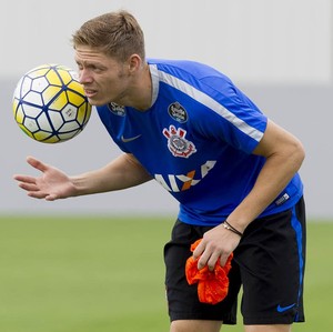Marlone celebra indicação ao Puskás e pede votos da torcida do Corinthians