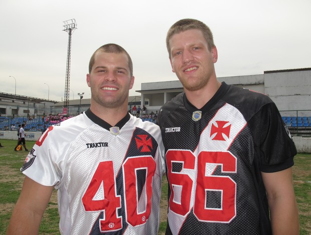 Forrest Graham e Charles Gryglewicz americanos do time do Vasco de futebol americano (Foto: Ana Carolina Fontes)