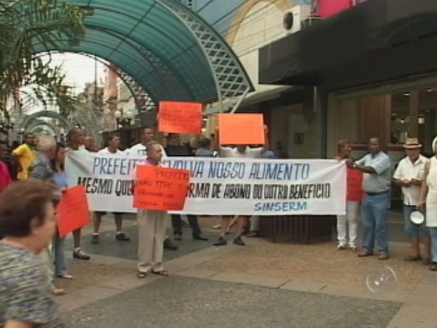 G1 Manifestação Dos Servidores Municipais Pede Reajuste Salarial Notícias Em Bauru E Marília 