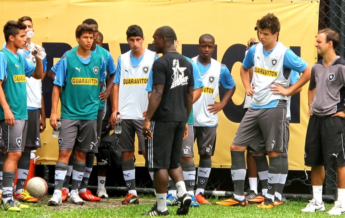 Seedorf treino Botafogo como técnico (Foto: Fred Huber)