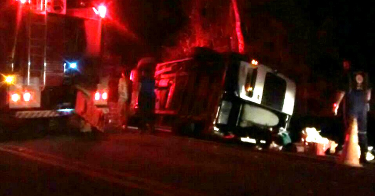 Sete ficam feridos após micro-ônibus tombar na serra de Ubatuba, SP - Globo.com