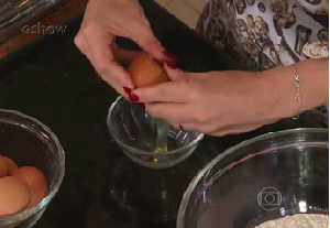 Angélica quebrou ovo pela primeira vez no 'Estrelas' (Foto: TV Globo)