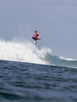 Gabriel Medina dá lindo aéreo para avançar ao round 4 em Trestles (Foto: Sean Rowland/WSL) Gabriel Medina dá lindo aéreo para avançar ao round 4 em Trestles (Foto: Sean Rowland/WSL)