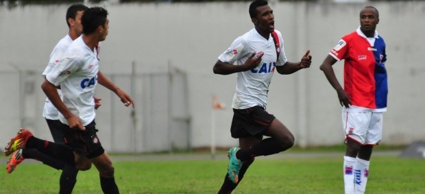 Douglas Coutinho gol atlético-pr paraná (Foto: Divulgação/Site oficial do Atlético-PR)
