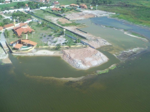 Lagoa do Catu foi aterrada mesmo depois de embargo feito pela Semace (Foto: Semace/Divulgação)