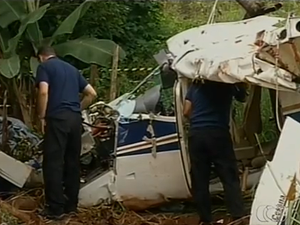 Técnicos do Cenipa periciaram o avião que caiu em Araguaína (Foto: Reprodução/TV Anhanguera)